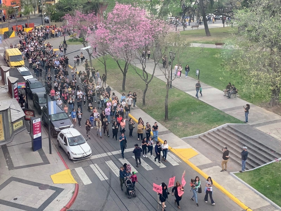 Campana Noticias | Vecinos salieron a la calle y marcharon frente a ...