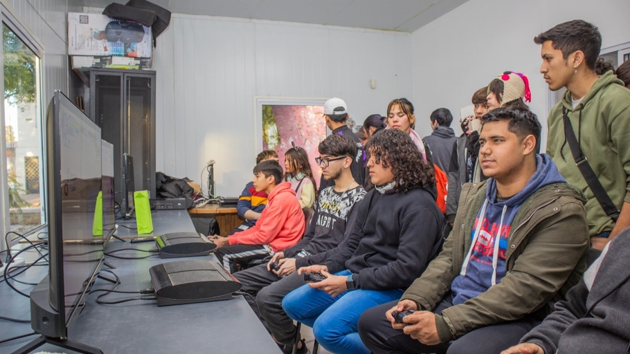 Campana Noticias | Niños y jóvenes disfrutaron del primer encuentro gamers