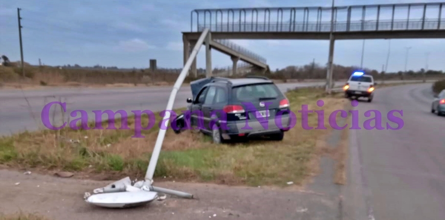 Campana Noticias | Un auto chocó contra una columna y su conductor murió